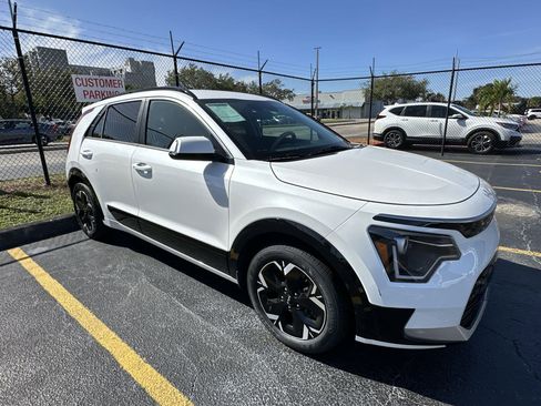 Certified 2023 Kia Niro Wind image 2