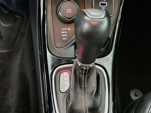Used 2018 Jeep Compass Limited w/ Navigation Group AWD/4WD image 25