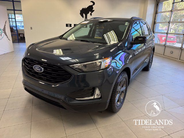 Used 2023 Ford Edge SEL w/ Sport Appearance Package AWD/4WD image 4