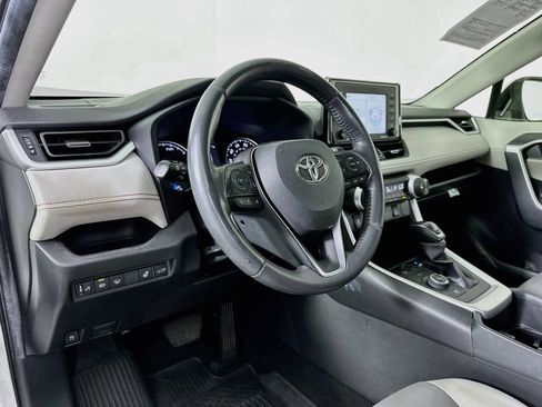 Used 2022 Toyota RAV4 XLE Premium AWD/4WD image 9