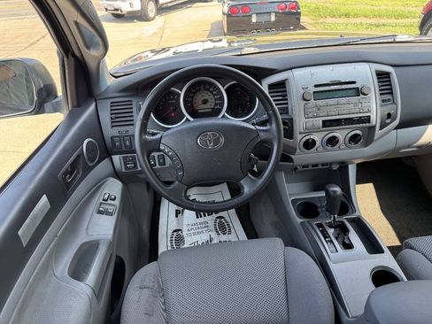 Used 2011 Toyota Tacoma 4x4 Access Cab V6 w/ TRD Off-Road Pkg image 15