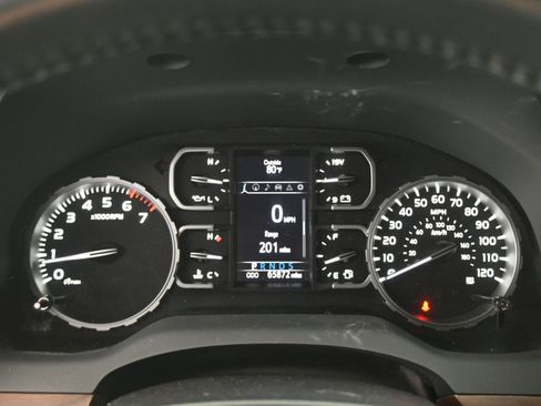 Used 2018 Toyota Tundra Limited AWD/4WD image 10