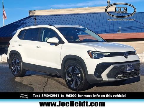 Certified 2025 Volkswagen Taos SE w/ Panoramic Sunroof Package image 1