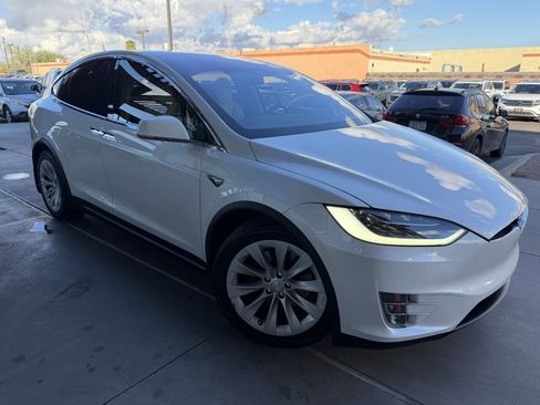 Used 2019 Tesla Model X 75D image 6