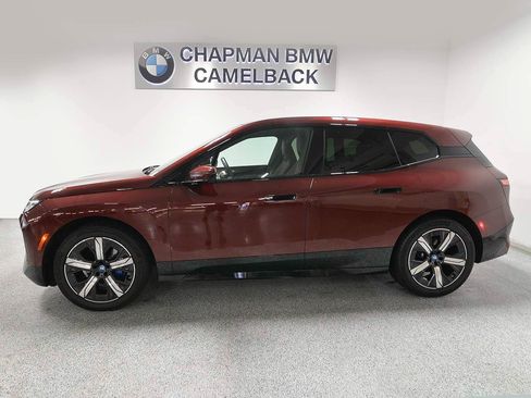 Used 2024 BMW iX xDrive50 w/ Premium Package AWD/4WD image 3
