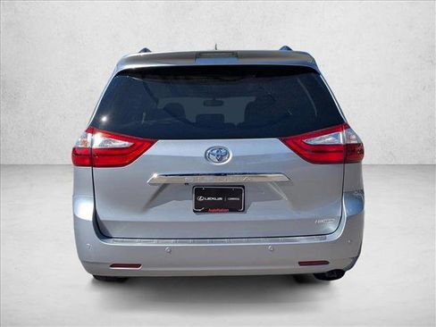 Used 2015 Toyota Sienna Limited image 7