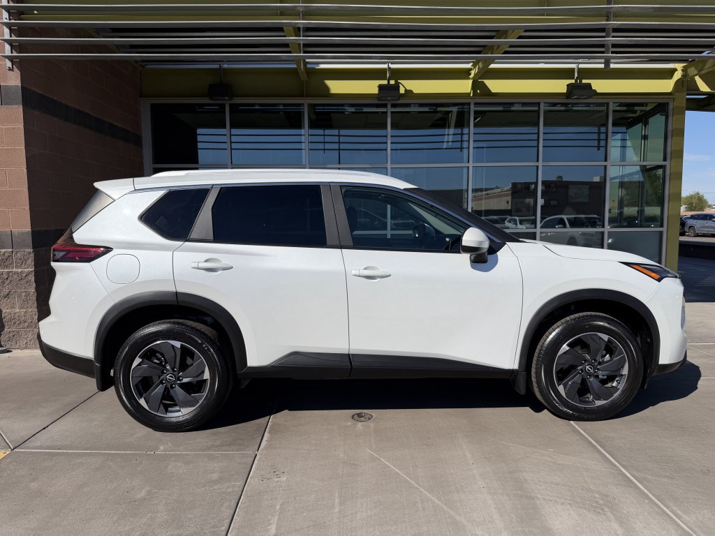 Used 2026 Nissan Rogue SV w/ SV Premium Package FWD image 9