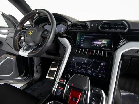 Used 2022 Lamborghini Urus image 25