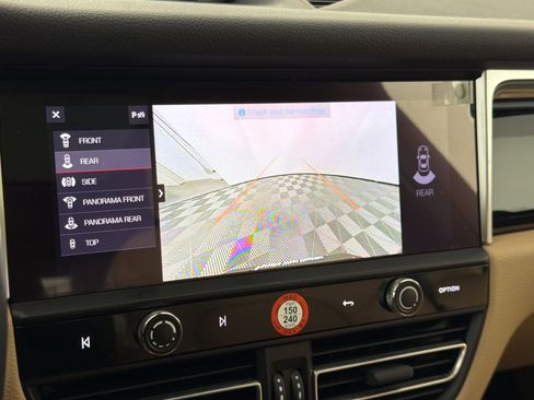 Certified 2023 Porsche Macan AWD/4WD image 30