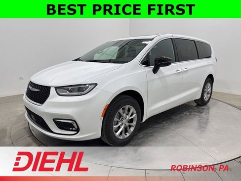 New 2026 Chrysler Pacifica Limited image 3