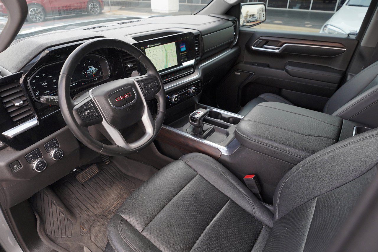 Used 2023 GMC Sierra 1500 SLT AWD/4WD image 17