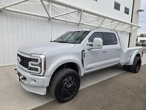 Used 2025 Ford F450 Platinum AWD/4WD image 13