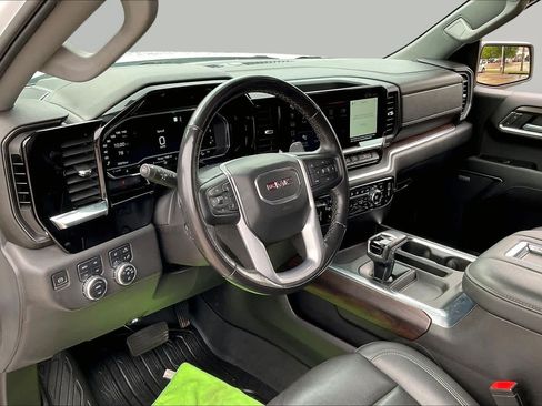 Used 2022 GMC Sierra 1500 SLT AWD/4WD image 17