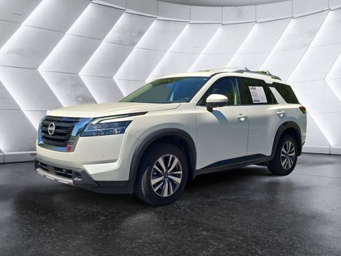 Used 2024 Nissan Pathfinder SL AWD/4WD image 1