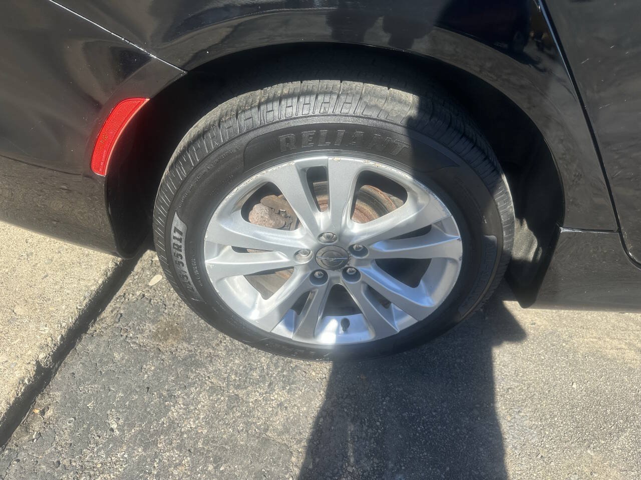 Used 2016 Chrysler 200 Limited w/ Anniversary Edition FWD image 4