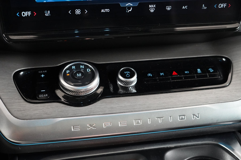 Used 2025 Ford Expedition Max Platinum AWD/4WD image 29