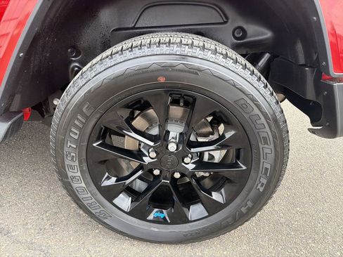 Used 2023 Jeep Wrangler Unlimited Sahara w/ Cold Weather Group AWD/4WD image 32