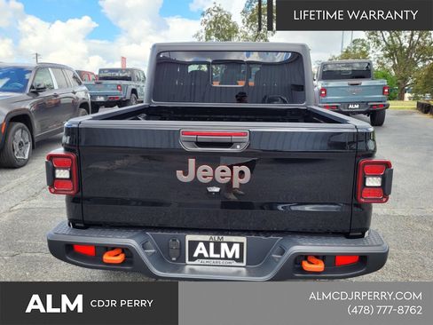 New 2025 Jeep Gladiator Mojave w/ Convenience Group AWD/4WD image 11