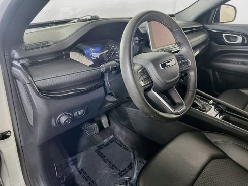 Used 2022 Jeep Compass Latitude w/ Sun and Sound Group AWD/4WD image 9