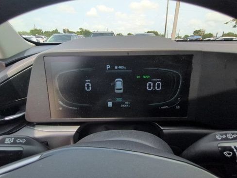 Used 2025 Kia Niro LX FWD image 16
