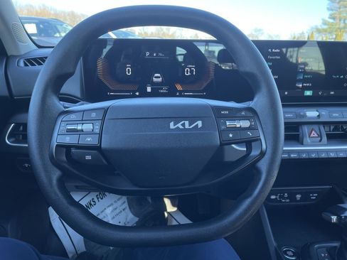 Used 2025 Kia K4 LXS image 17