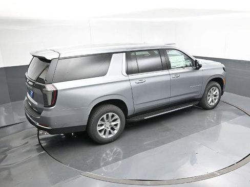 New 2025 Chevrolet Suburban Premier image 21