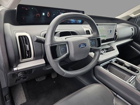 Used 2025 Ford Expedition Max Active AWD/4WD image 11