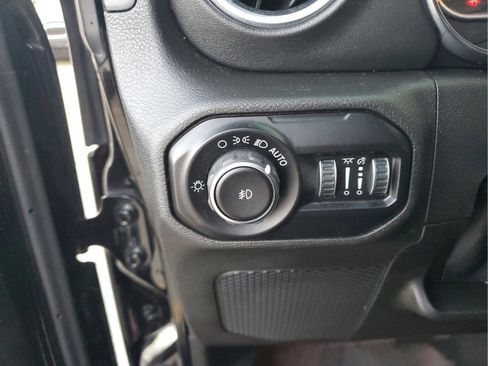 Certified 2019 Jeep Wrangler Unlimited Sahara w/ Quick Order Package 24M Moab image 28