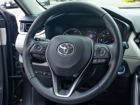 Used 2022 Toyota RAV4 XLE Premium AWD/4WD image 22