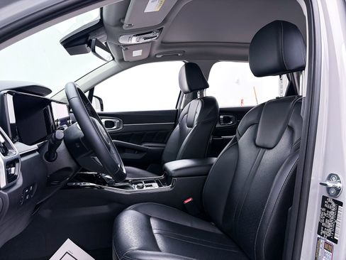 Used 2023 Kia Sorento SX image 19