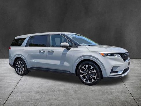 Used 2023 Kia Carnival EX FWD image 1