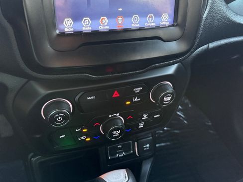 Used 2021 Jeep Renegade Sport image 30