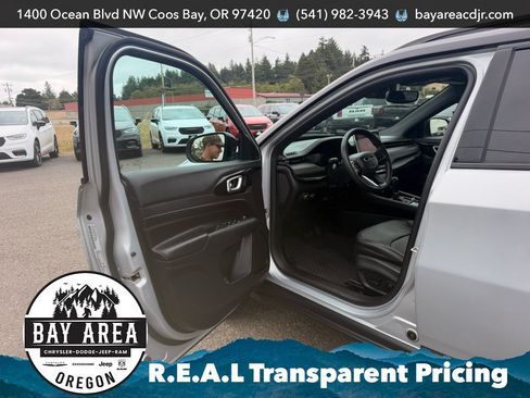 Used 2024 Jeep Compass Trailhawk w/ Trailhawk Elite Group AWD/4WD image 9