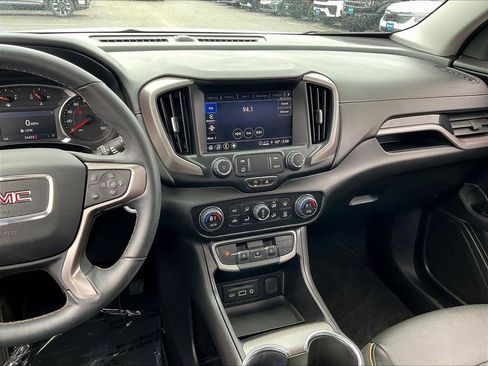 Used 2024 GMC Terrain AT4 image 17