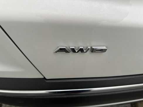 Used 2025 Cadillac XT5 Premium Luxury image 14