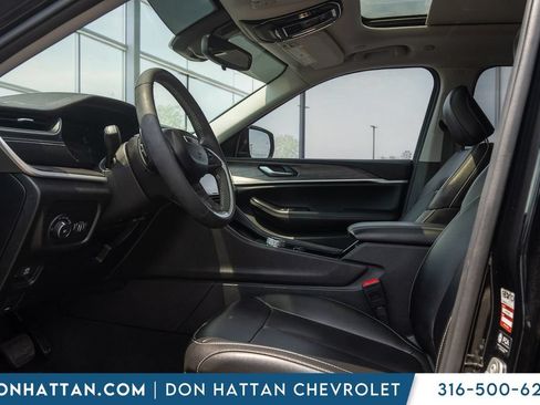 Used 2023 Jeep Grand Cherokee Limited w/ Black Appearance Package AWD/4WD image 3