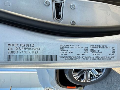 Used 2024 Jeep Wagoneer L Series II w/ Flexible Seating Group image 35