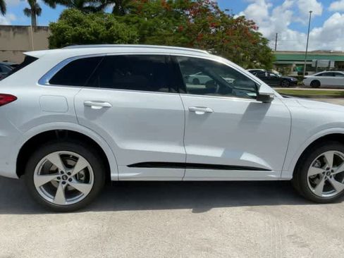 Certified 2025 Audi Q5 Premium Plus w/ Premium Plus AWD/4WD image 9