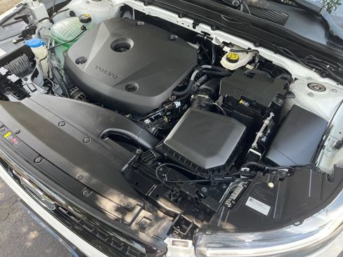 Used 2021 Volvo XC40 T5 R-Design w/ Climate Package AWD/4WD image 32