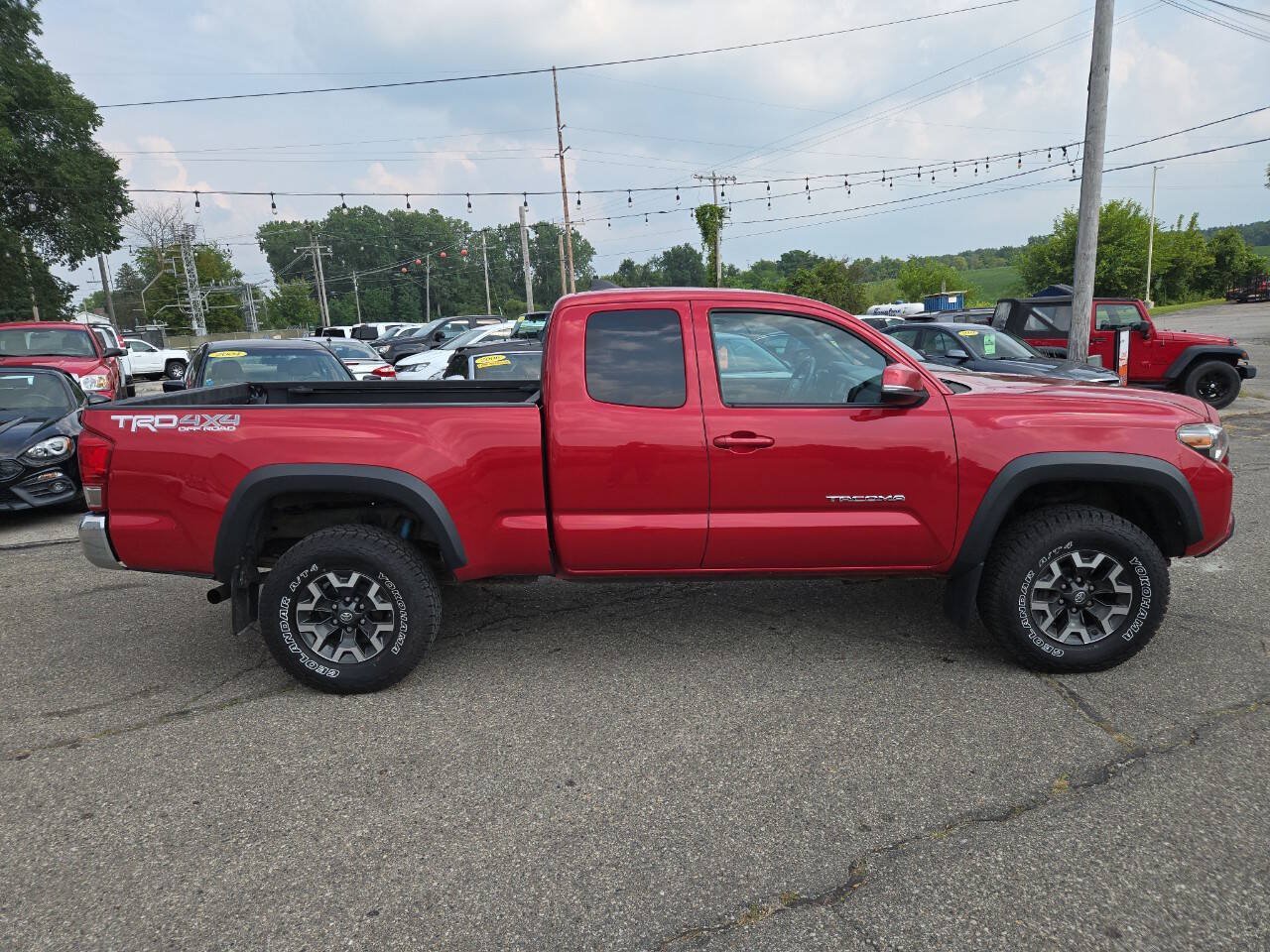 Used 2017 Toyota Tacoma SR5 AWD/4WD image 9