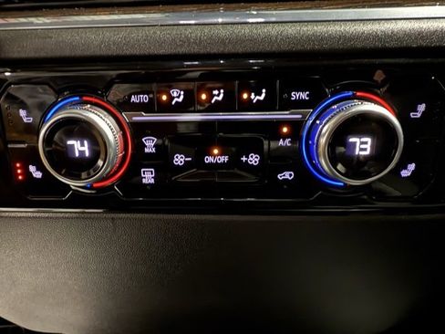 Used 2024 GMC Sierra 1500 SLE image 21