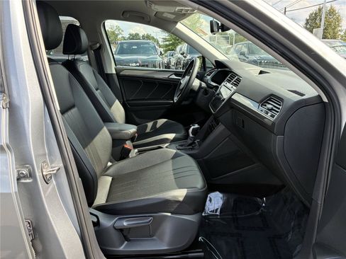 Certified 2023 Volkswagen Tiguan SE FWD image 12