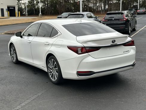 Used 2020 Lexus ES 300h w/ Premium Package image 11