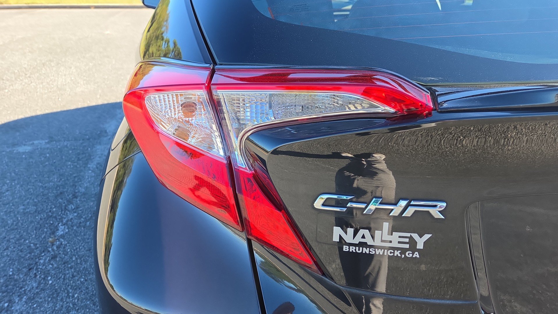 Used 2022 Toyota C-HR Limited FWD image 18