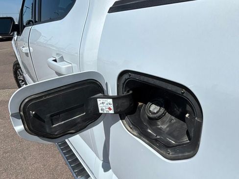 Used 2022 Ford F150 Lariat w/ FX4 Off-Road Package AWD/4WD image 29