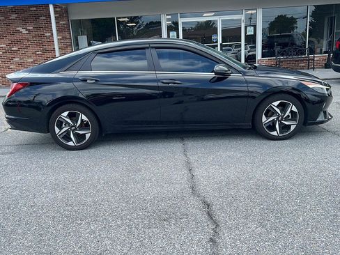 Certified 2022 Hyundai Elantra Limited FWD image 6