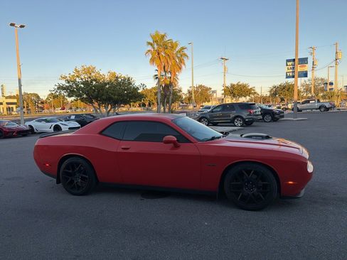 Used 2016 Dodge Challenger R/T image 2