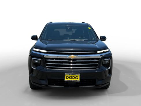 Used 2025 Chevrolet Traverse LT FWD image 8