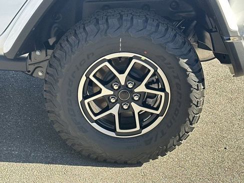 New 2026 Jeep Wrangler Unlimited Rubicon w/ Safety Group image 20