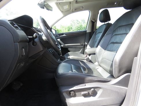 Used 2018 Volkswagen Tiguan SEL Premium AWD/4WD image 10